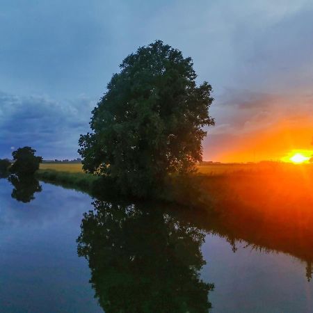 Ferienglueck An Der Nordsee Buche Deine Erdgeschoss-Ferienwohnung Mit Kamin Terrasse Und Eingezaeuntem Garten Fuer Unvergessliche Auszeiten Altfunnixsiel Εξωτερικό φωτογραφία