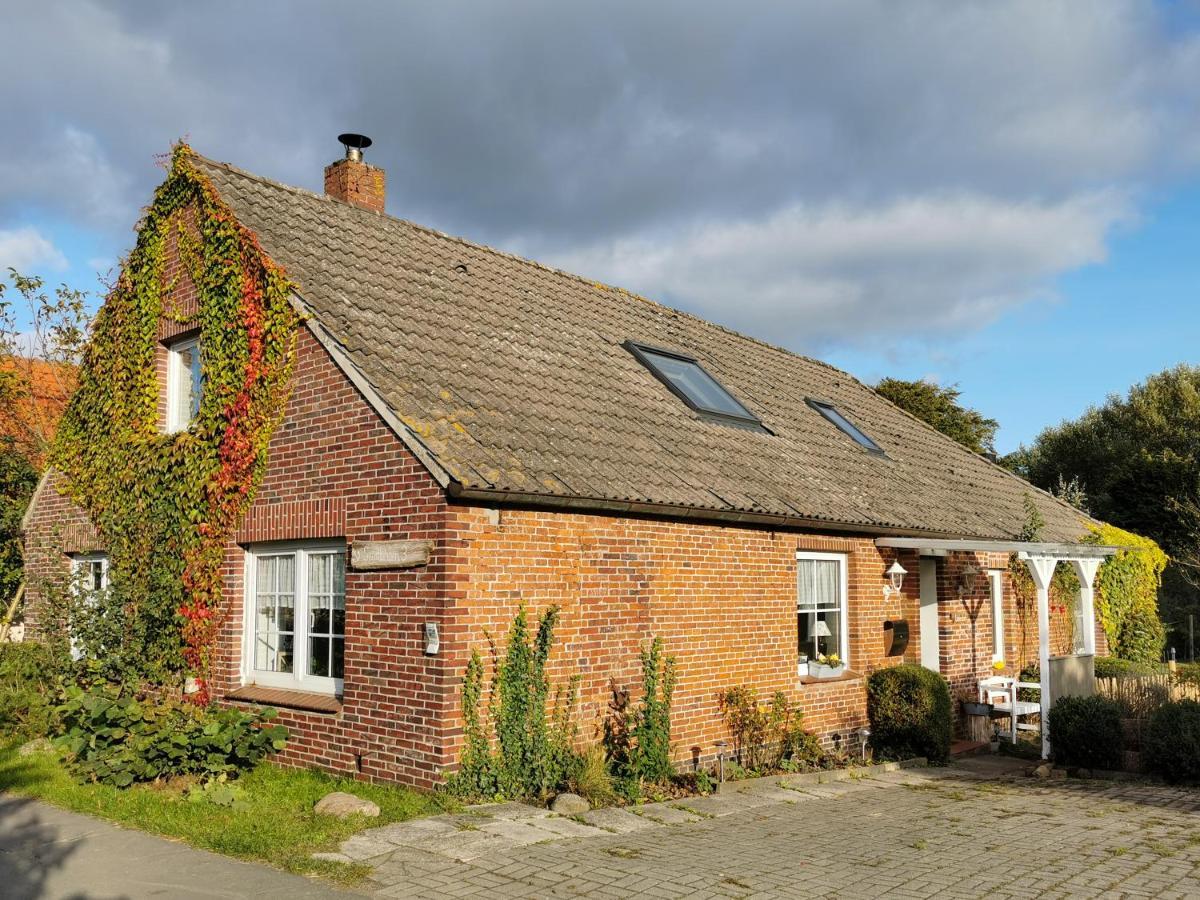 Ferienglueck An Der Nordsee Buche Deine Erdgeschoss-Ferienwohnung Mit Kamin Terrasse Und Eingezaeuntem Garten Fuer Unvergessliche Auszeiten Altfunnixsiel Εξωτερικό φωτογραφία